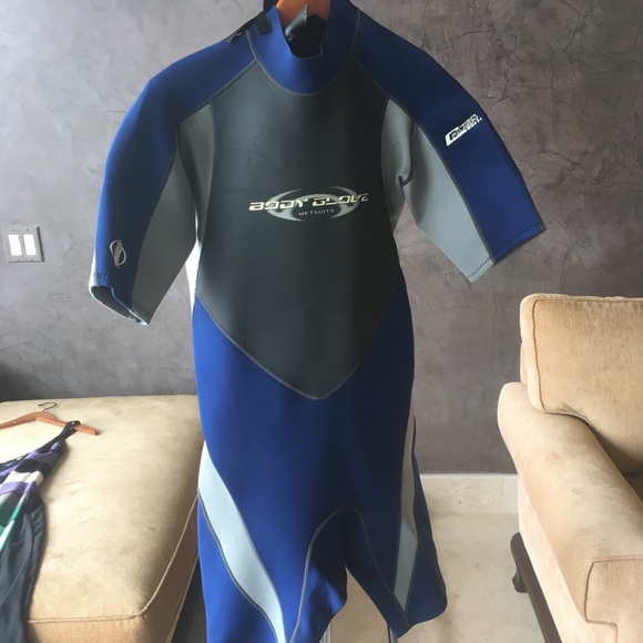 Body glove wet suit